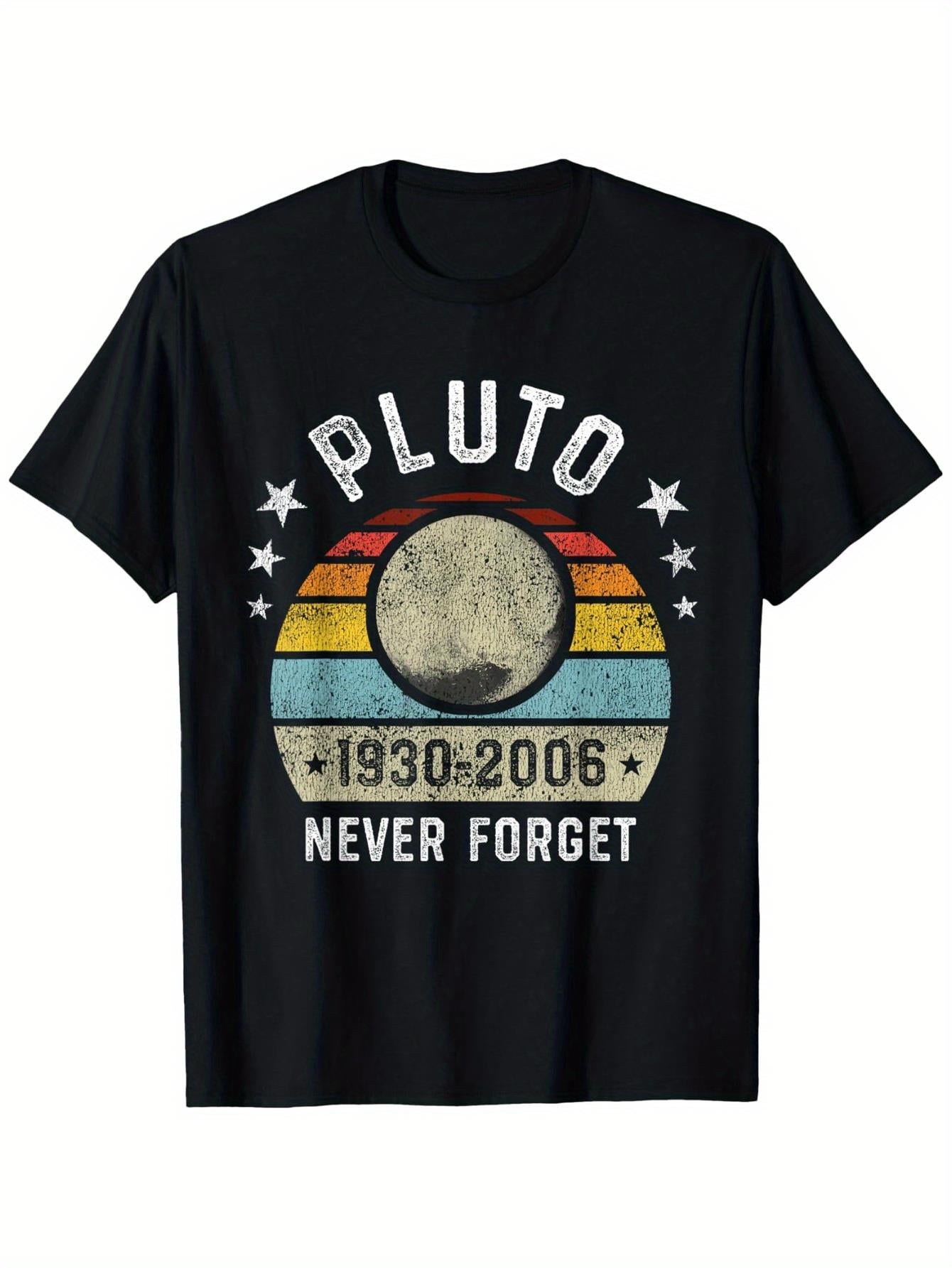 Men's Vintage Pluto & NEVER FORGET 1930-2006 Graphic T-Shirt - Retro Space Nostalgia Tee with Pluto Illustration & Sunset Stripes, Casual Round Neck Short Sleeve Shirt for Casual Attire, Perfect for Space Enthusiasts