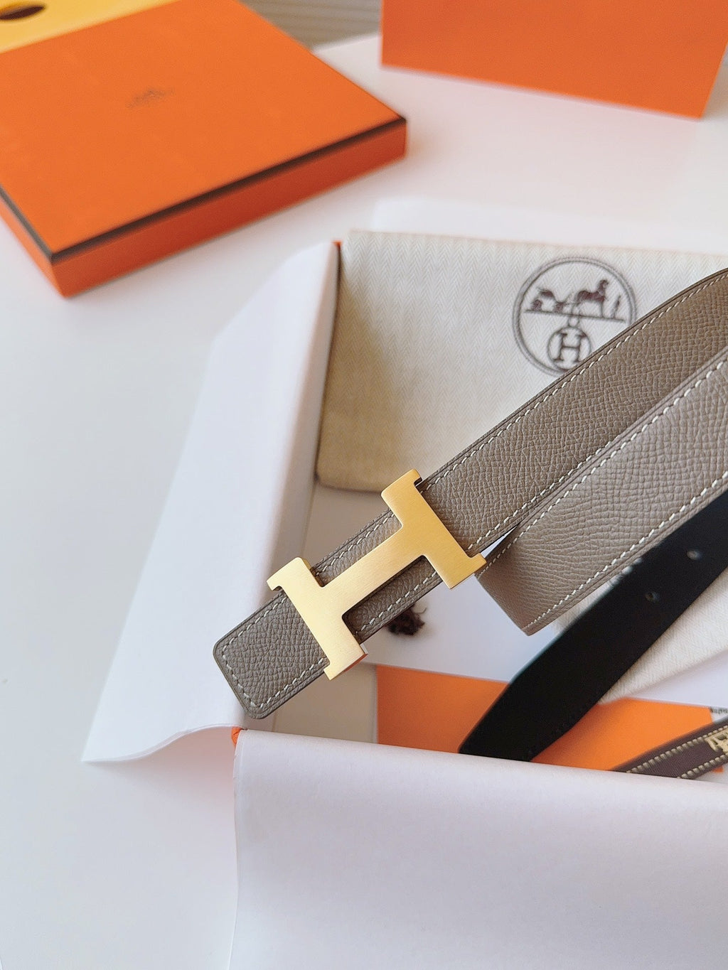 MINI H BELT BUCKLE & REVERSIBLE CAMEL BROWN LEATHER STRAP 24 MM GOLD HARDWARE