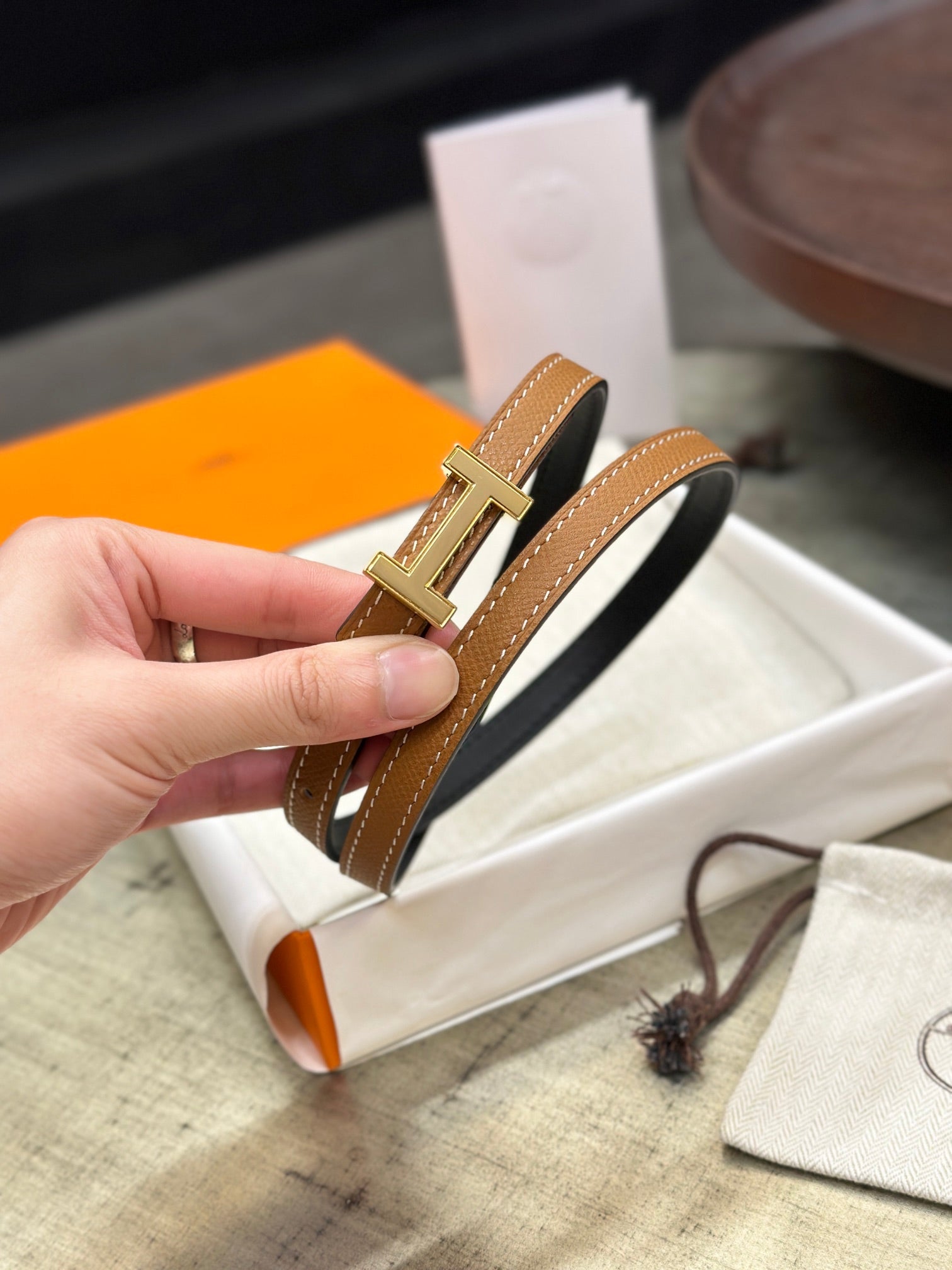 HM FOCUS BUCKLE & REVERSIBLE TAWNY BROWN AND BLACK LEATHER STRAP 13MM GOLD HARDWARE