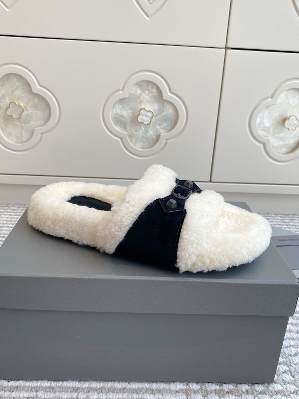 Balenciaga Classic Buckle Slippers White Black Wool 543002