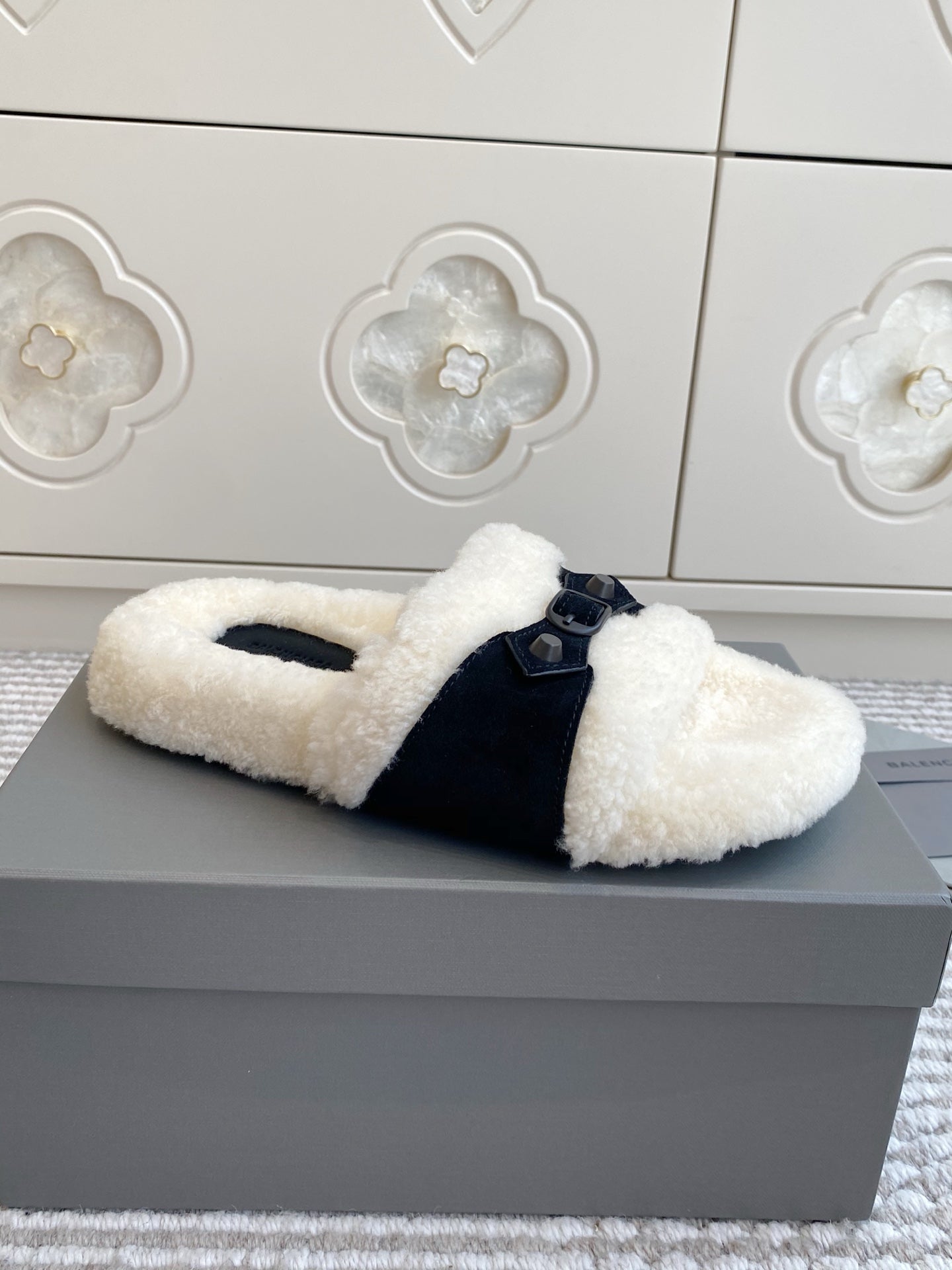 Balenciaga Classic Buckle Slippers White Black Wool 543002