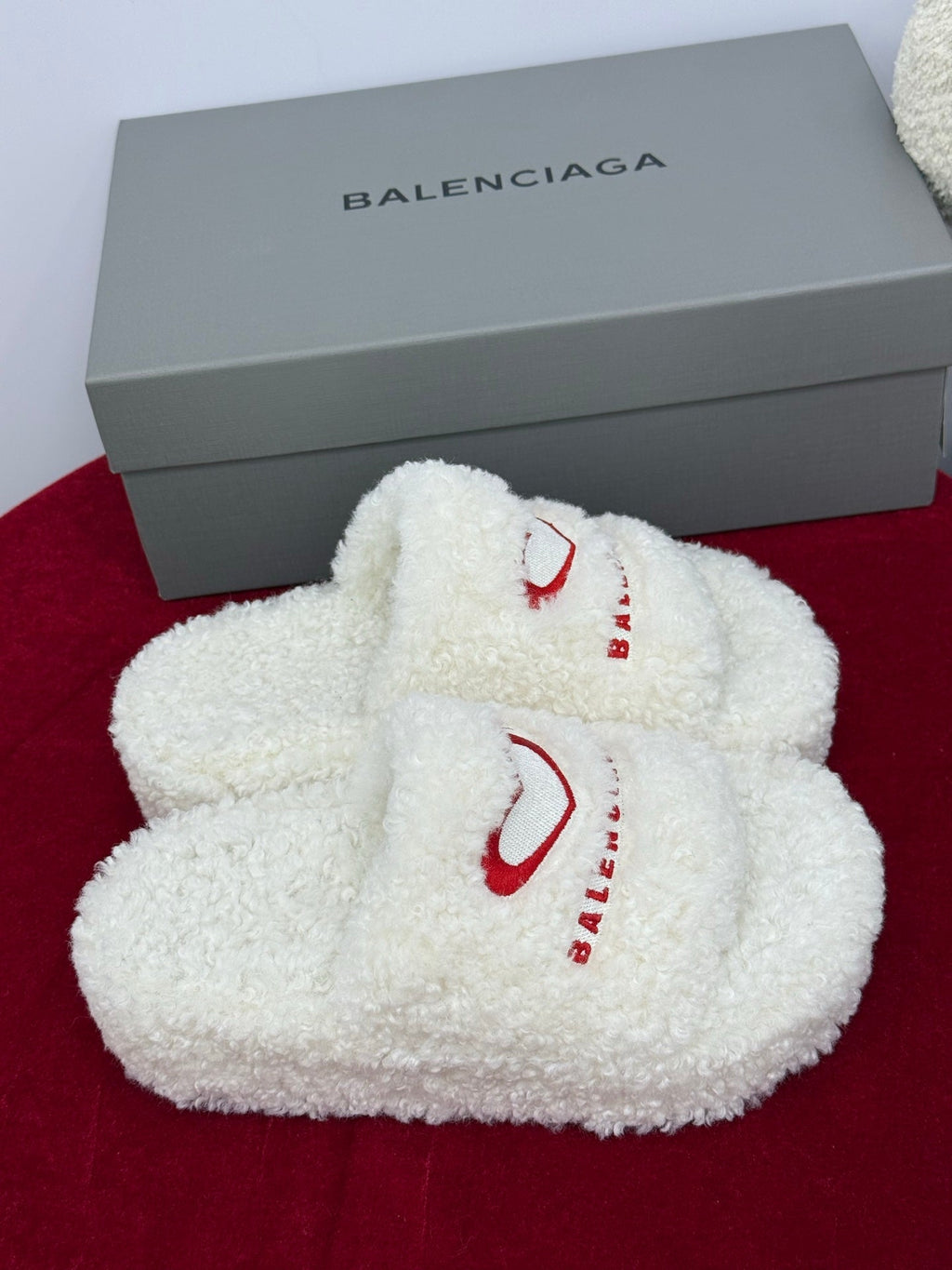 Balenciaga 25s slippers white red wool 467707