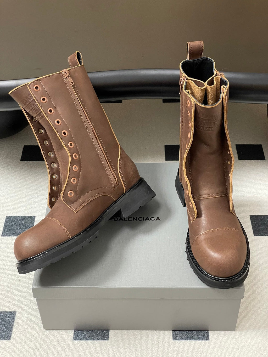 Balenciaga 25ss short boots brown sheepskin 469072